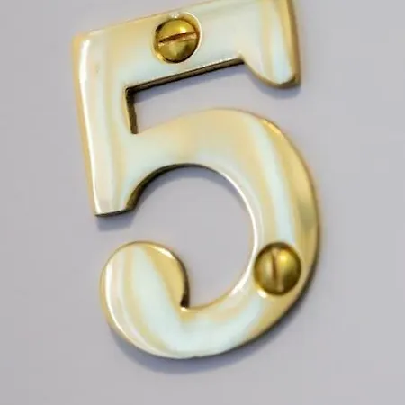 5 Proche De La Gare Et Du Centre *